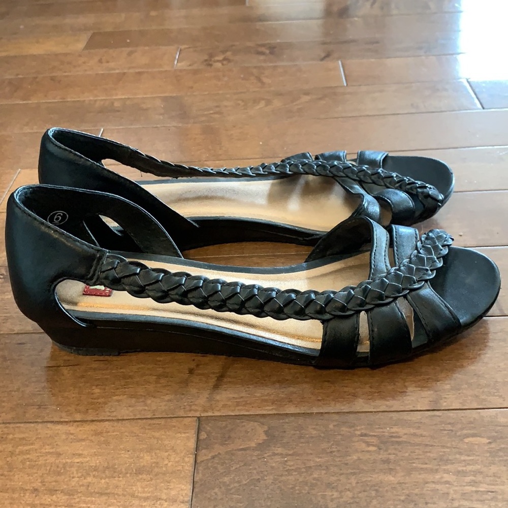 Sandals - Picture 2 of 4